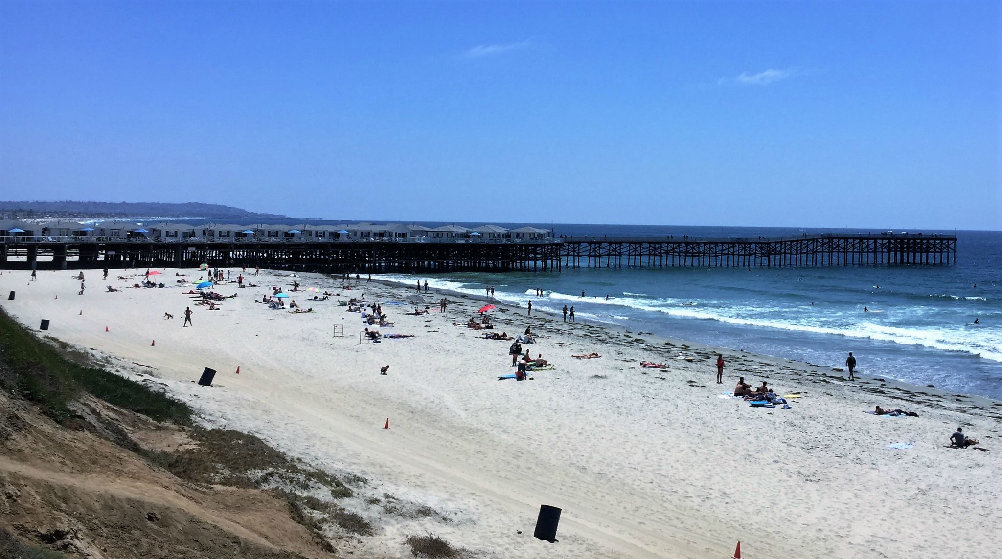 One of the beaches with a pier that has homes for rent.