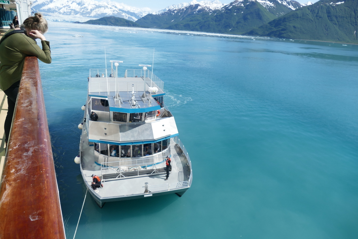 Sending off a private tour boat