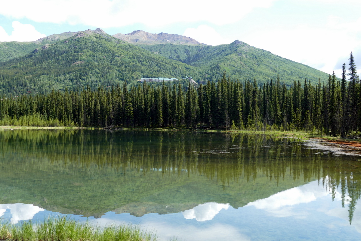 Grande Denali Lodge on the bluff