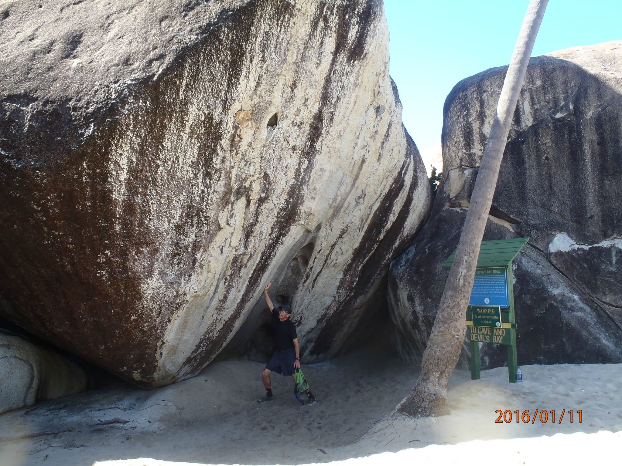 Through the narrow passage to Devils Bay