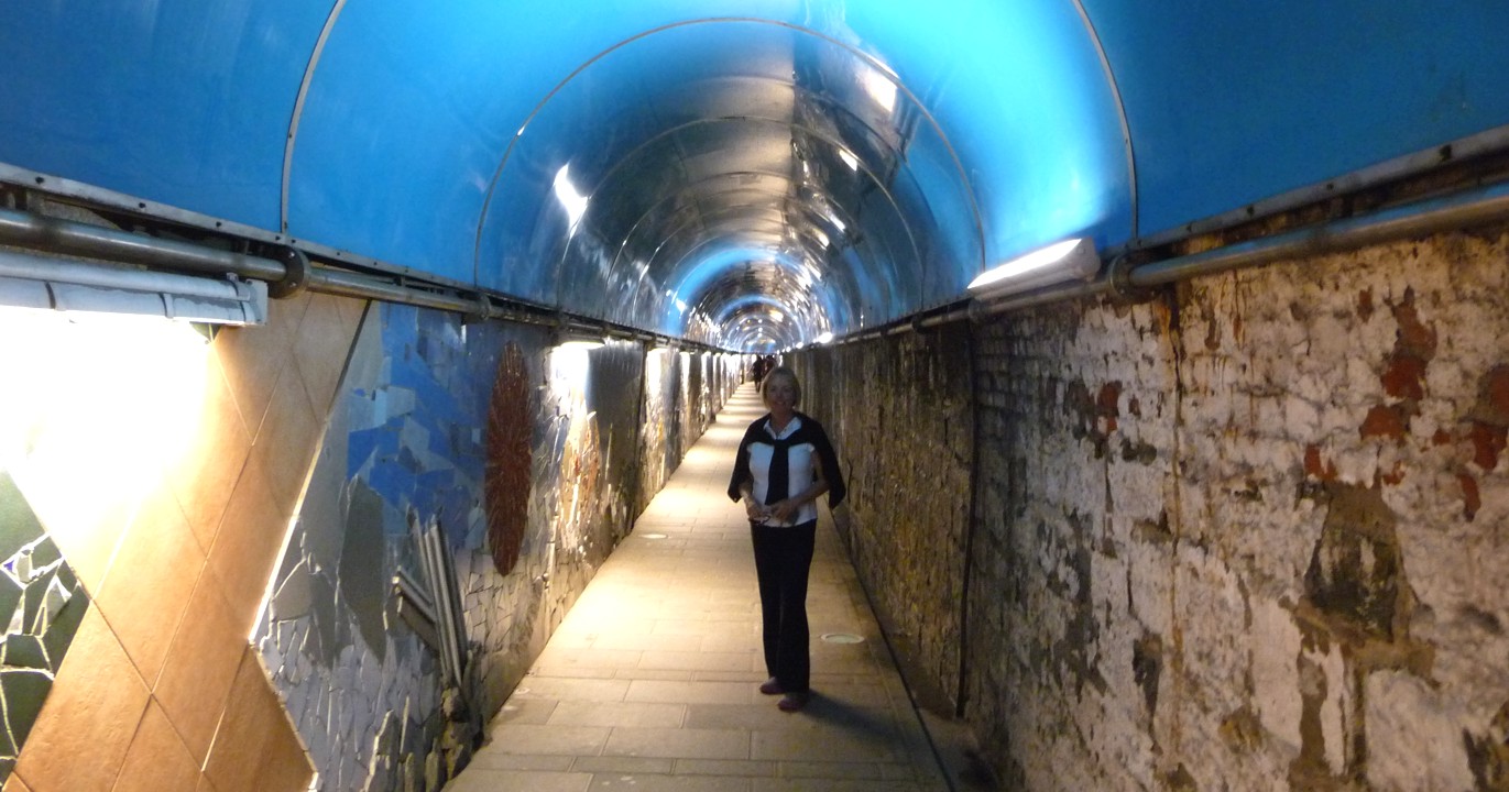 Walking tunnel to the train station