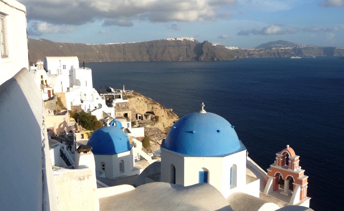 Looking back toward Fira and the cruise ship