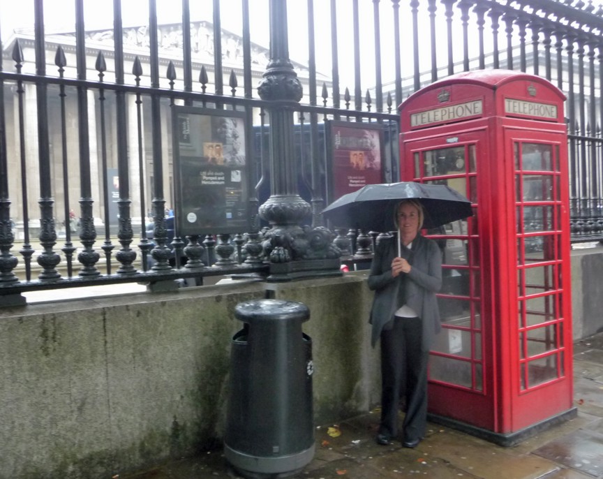 A rare 'Mary Poppins' sighting right outside the British Museum.