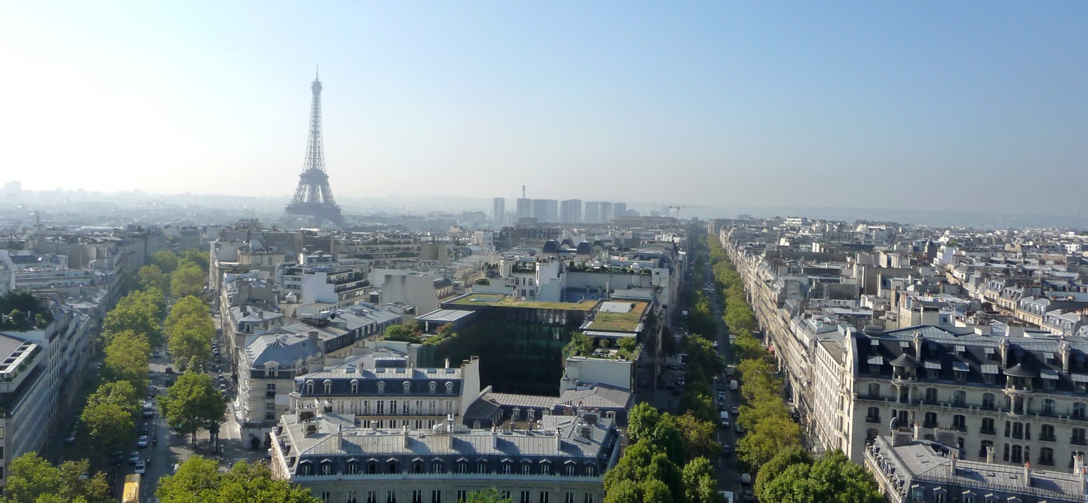 12 Boulevards emanate from the Arch plaza