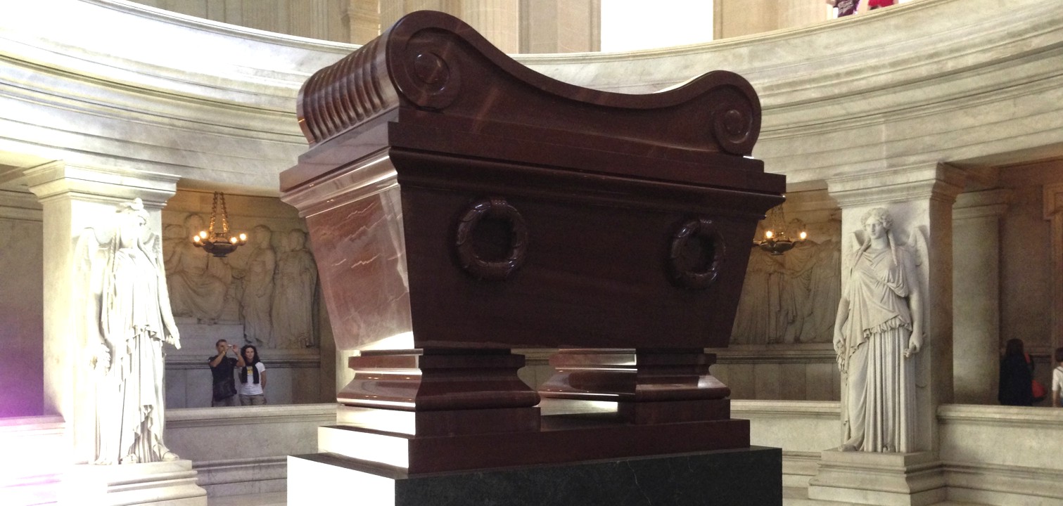 Which contains the tomb of Napoleon Bonaparte (1769–1821)