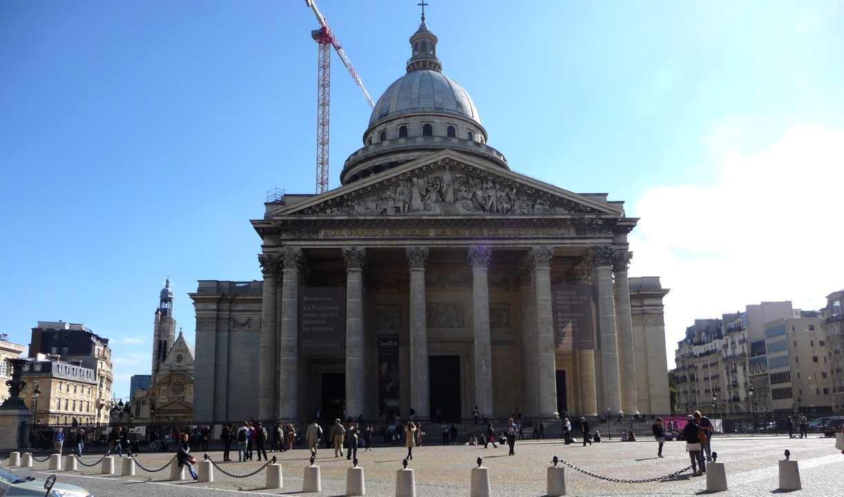 A short walk to the Pantheon, full of sculptures and paintings