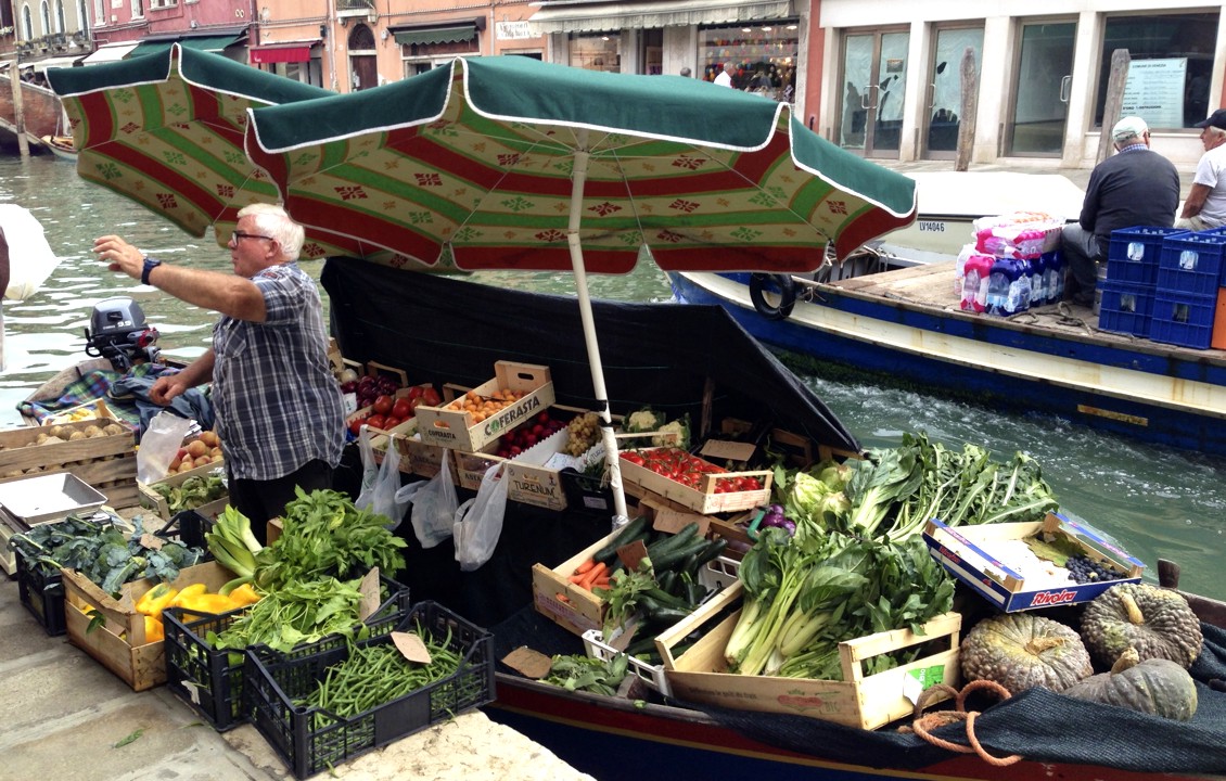 Farmer's market - waterway style!