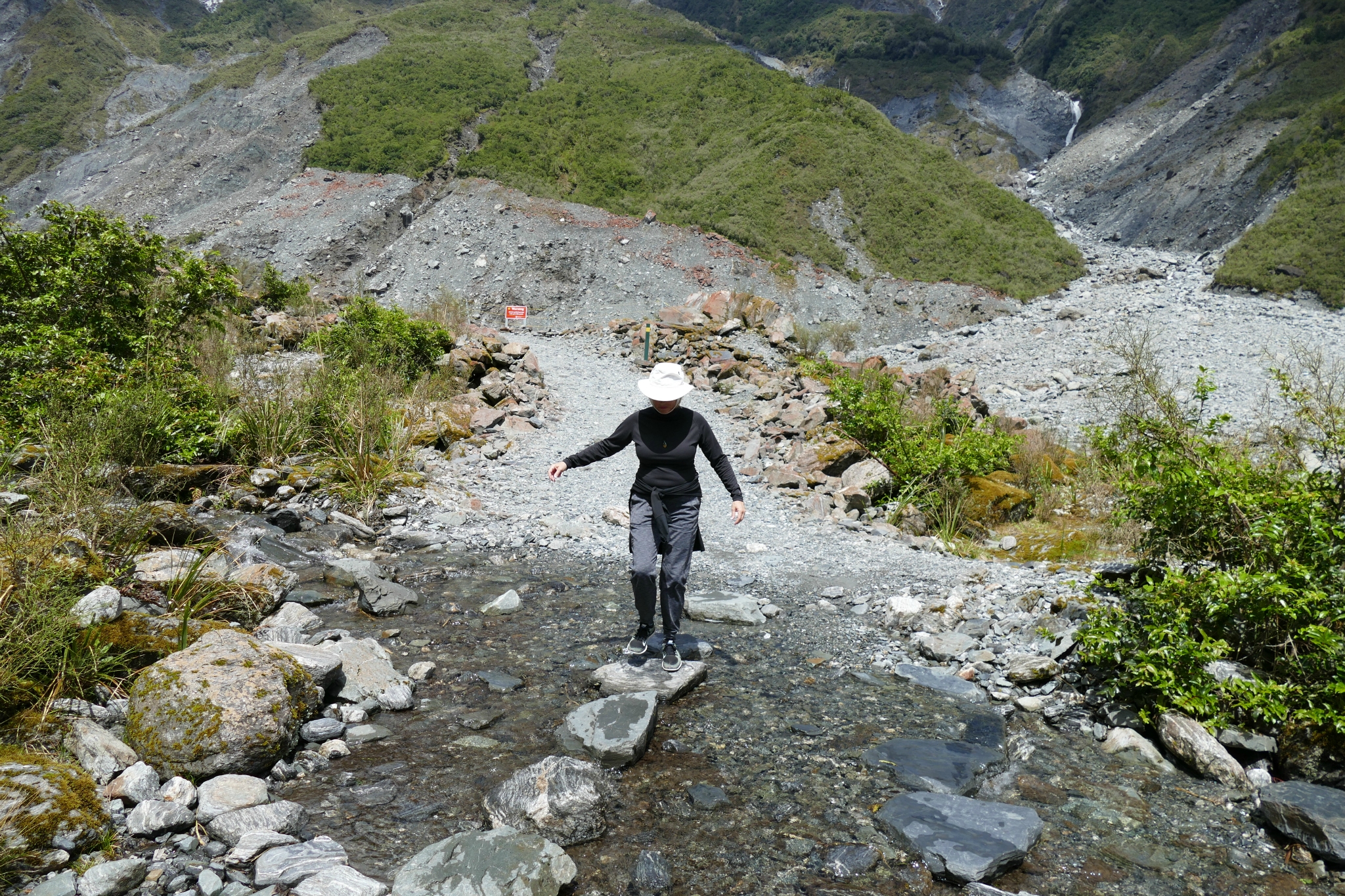 Trail to Fox Glacier. 