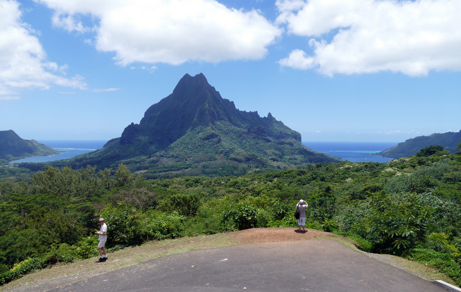 Last stop: Belvedere Lookout, lookiing north toward the two bays from the center of the island.